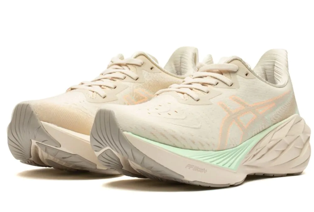 Tênis Asics Novablast 4 – Feminino por R$ 899,99